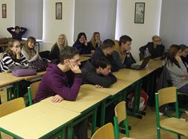 Studenti bohosudovkého gymnázia se seznamují s příběhy bezpráví